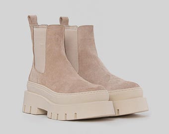 Botines Chelsea de piel auténtica para un estilo sofisticado.