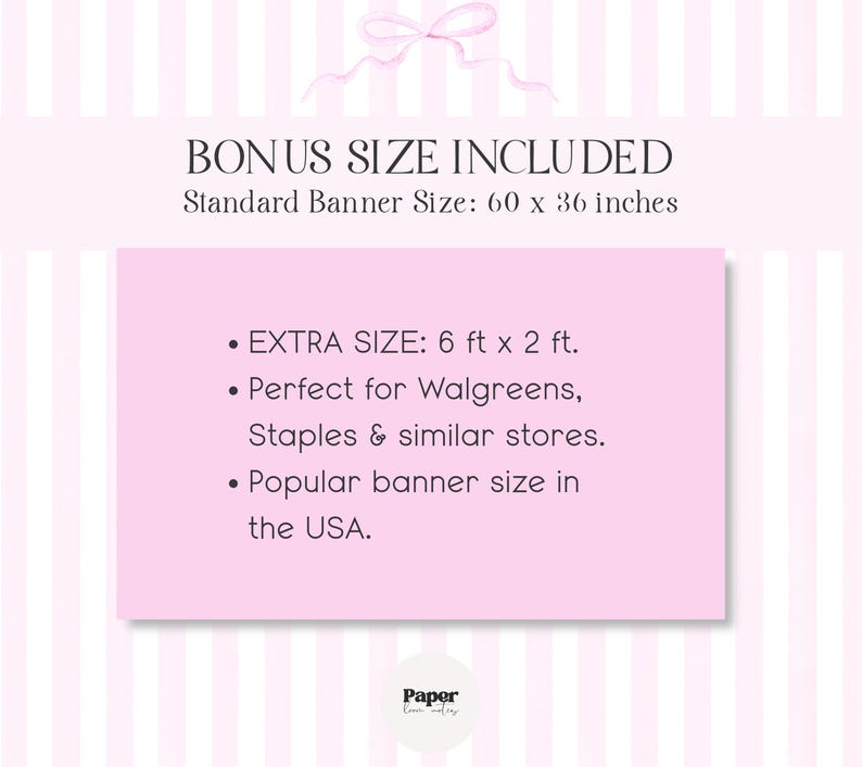 Puede incluir: Una taza de cer&aacute;mica blanca con asa negra y el texto "But First, Coffee" en negrita negra. La taza se encuentra sobre un fondo borroso, sugiriendo un ambiente acogedor.