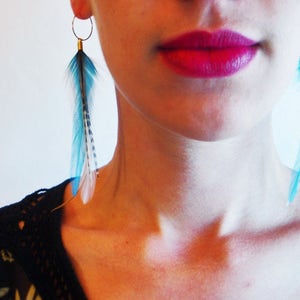 Kingfisher Blue Feather Earrings imagem 3