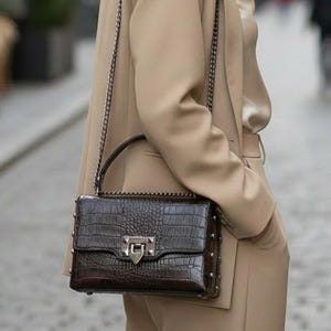 Bolso bandolera de piel de cocodrilo hecho a mano, pequeño bolso de noche, elegante bolso de hombro con cadena, bolso minimalista de lujo, regalo para ella.