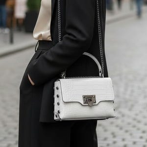 Bolso bandolera de piel de cocodrilo hecho a mano, pequeño bolso de noche, elegante bolso de hombro con cadena, bolso minimalista de lujo, regalo para ella.