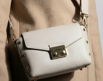Bolso bandolera de piel flor hecho a mano con correa ancha ajustable