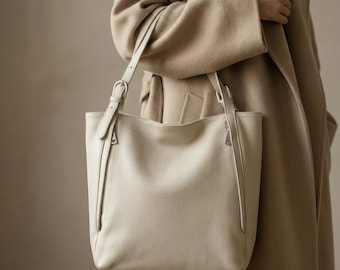 Bolso tote de piel beige hecho a mano para mujer, bolso grande y suave para el hombro, bolso minimalista para el trabajo, elegante bolso urbano para uso diario, bolso tote para portátil.
