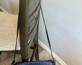 Vintage Coach Hamilton Pebble Leather Shoulder/Crossbody Bag in Navy with beautiful baby blue lining
