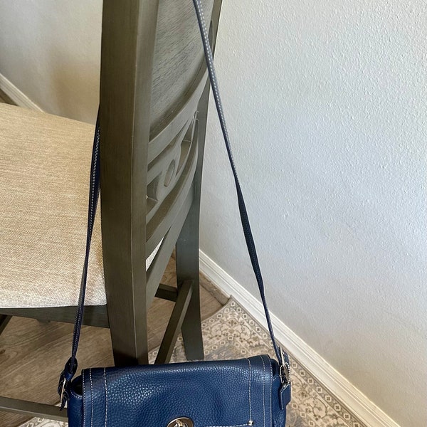 Vintage Coach Hamilton Pebble Leather Shoulder/Crossbody Bag in Navy with beautiful baby blue lining