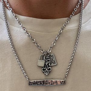 Collar con dijes surtidos de cucharas de acero inoxidable