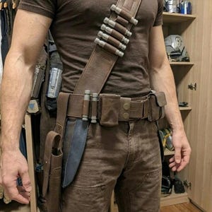 Star Wars-inspirerad Mandalorian-bälte Cosplay-dräkt Läderbälte med benpistol och hölster. bild 1