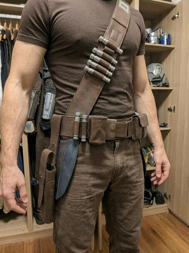 Star Wars-inspirerad Mandalorian-bälte Cosplay-dräkt Läderbälte med benpistol och hölster. bild 1