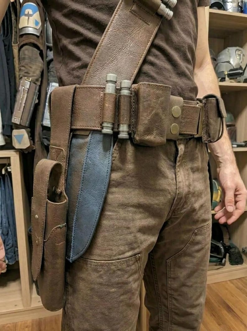 Star Wars-inspirerad Mandalorian-bälte Cosplay-dräkt Läderbälte med benpistol och hölster. bild 3