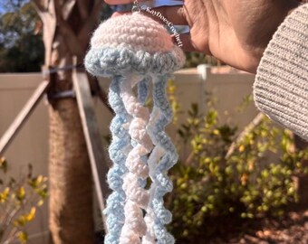 Gehaakte sleutelhanger kwal | Handgemaakte oceaanamigurumi-bedel