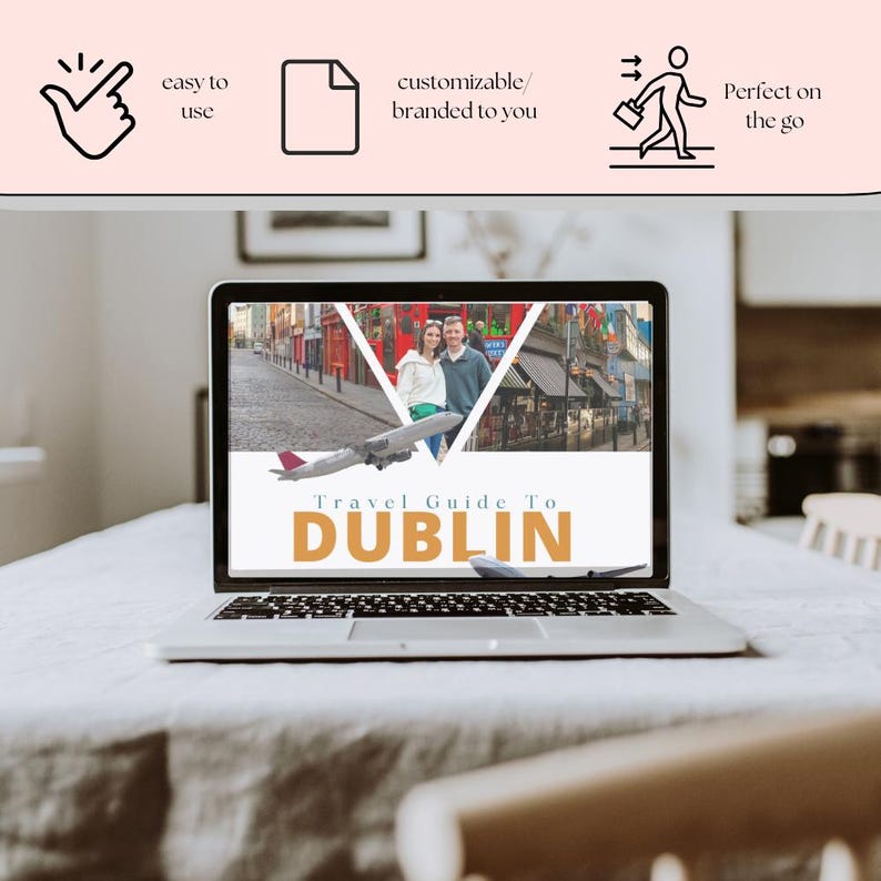 Pu&ograve; includere: Un laptop mostra una guida turistica di Dublino, con una foto di una coppia e un aereo. Il testo "Travel Guide To Dublin" &egrave; visibile. Il laptop &egrave; su una tovaglia bianca. Le icone indicano "facile da usare", "personalizzabile/con il tuo marchio" e "Perfetto in movimento".