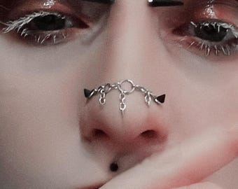 Three O Ring Nose Chain