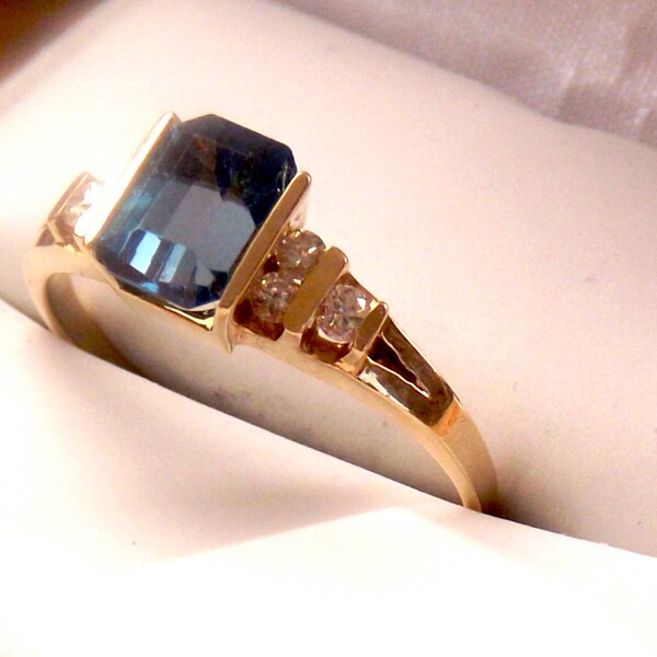 Vintage 14K London Blue Topaz Diamond Ring