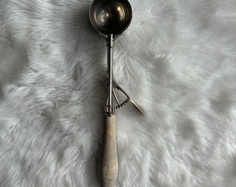 Vintage Gilchrist #20 Ice Cream Scoop Wood Handle Mechanical Soda Fountain Tool
