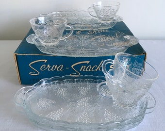 Anchor Hocking Serva-Snack 8-Piece Set Grape Vine Pattern, Vintage Midcentury Glass Party Plates and Teacups