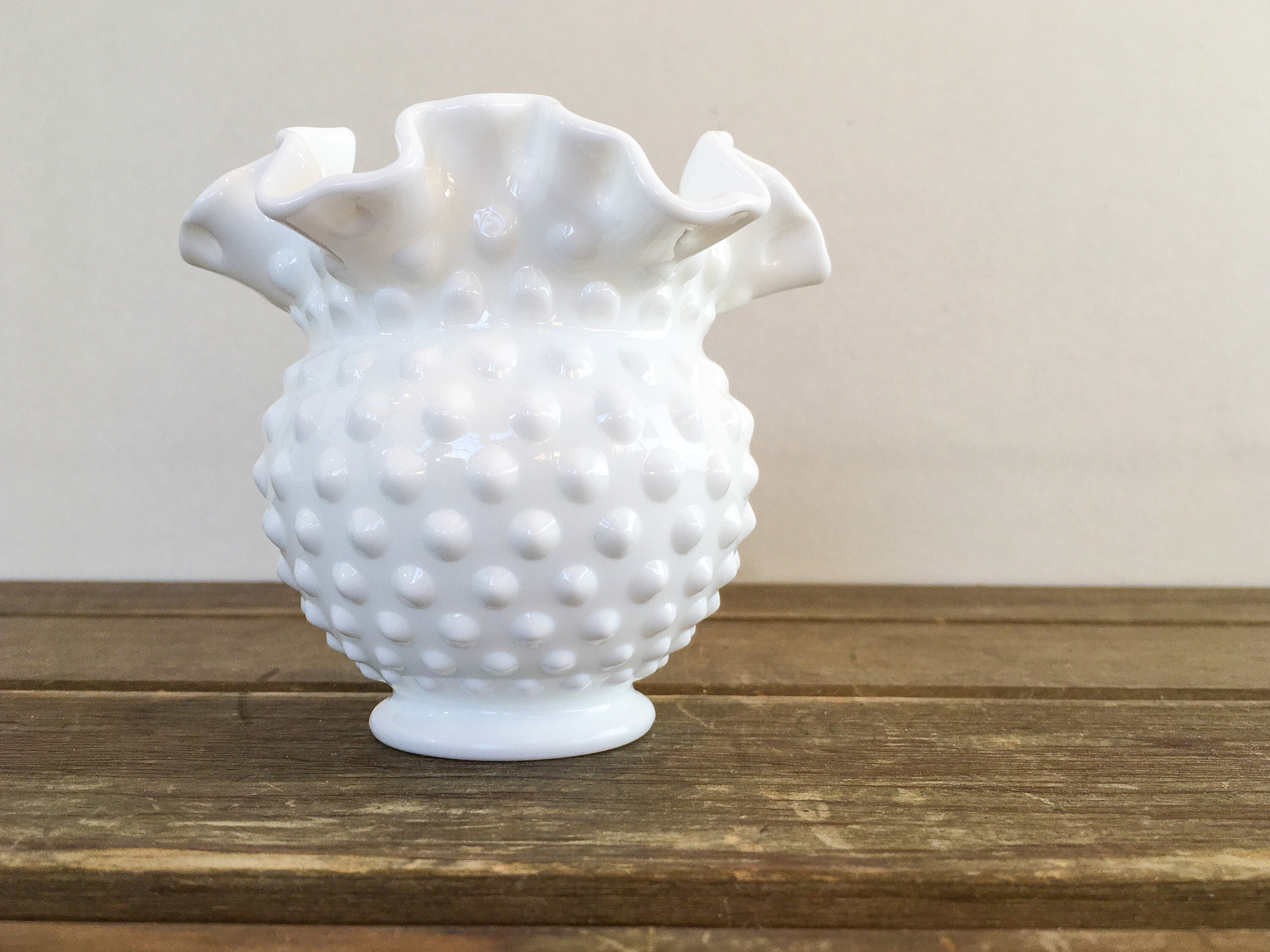 Fenton Hobnail Milchglas Rüschenvase, Kleine Runde Vintage Blumenvase, Shabby Chic Dekor