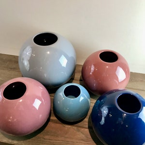 Haeger Ceramic Ball Vase 4306, Round Sphere Orb, Vintage 80s Mod Decor, Multi Colors & Sizes, Grey, Navy Blue, Light Blue, Mauve, Pink image 5