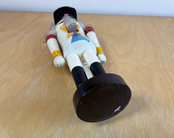 Schiaccianoci In Legno Soldato Dipinto A Mano Veemoon - Decorazione Natalizia 25 Cm - Stile Tradizionale