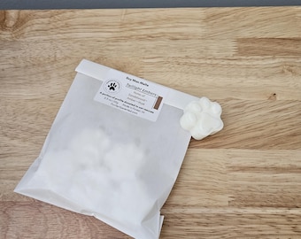 Twilight Embers Soy Paw Print Wax Melts – Sandalwood Amber Musk Scent, Cat Rescue Donation