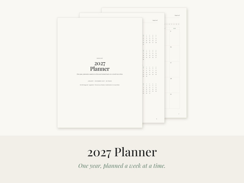 K&ouml;nnte beinhalten: Ein wei&szlig;er 2027-Planer mit schwarzem Text. Das Deckblatt zeigt den Titel 2027 Planner und den Untertitel One year, planned a week at a time. Die Innenseiten zeigen ein Kalenderlayout mit Rasterlinien, das eine strukturierte &Uuml;bersicht bietet.