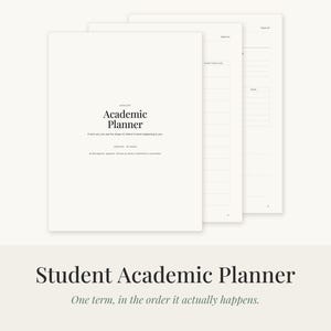 Könnte beinhalten: Ein weißer akademischer Planer mit schwarzem Text. Auf dem Deckblatt steht Academic Planner, A term you can see the shape of before it starts happening to you. Die Innenseiten enthalten linierte Abschnitte zur Organisation und Planung.