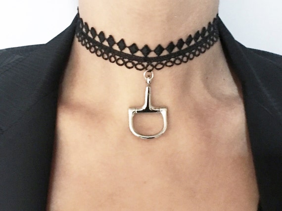 collier ras de cou traduction anglais collier ras de cou traduction anglais