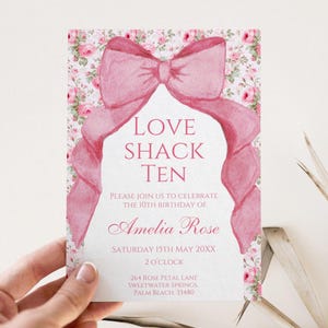 Coquette roze strik 10e verjaardag meisje uitnodiging, bewerkbare sjabloon, Love Shack fancy thema, preppy slaapfeestje uitnodigen, esthetiek tien