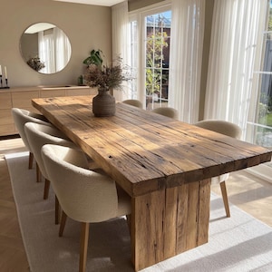 Mesa de comedor de madera maciza hecha a mano con borde natural, madera maciza a medida.