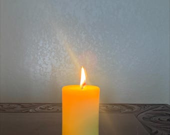 Pure Beeswax Pillar Candle – 3 Inch Hand‑Poured Natural Candle with Light Honey Scent