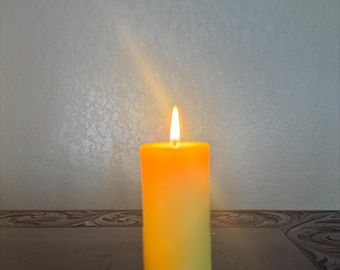 Pure Beeswax Pillar Candle – 4 Inch Hand‑Poured Natural Candle with Light Honey Scent