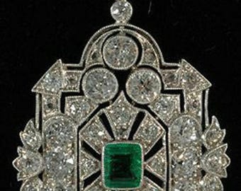 Art-Deco-Smaragd- und Diamantanhänger aus massivem Weißgold, Vintage-inspirierte Schildgeometrische Statement-Halskette, grüner Smaragdfiligran