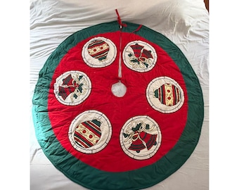Vintage Quilted Weihnachtsbaum Rock Rot Grün Gold Ornamente Glöckchen 158cm