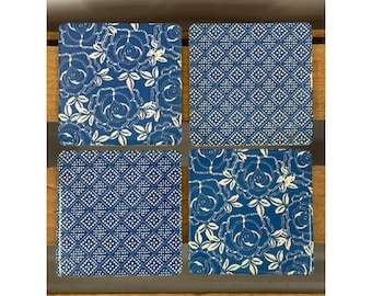 Juego de 4 posavasos de cerámica azul y blanca con estampado en bloques estilo sashiko