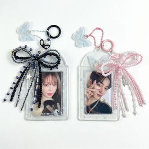 Kpop-fotokaarthouder sleutelhangerset, doorzichtige fotokaarthouder + 7 kleuren strik met kralen, Y2K-tashanger sleutelhangercadeau, Kpop-fotokaarthouder voor pc