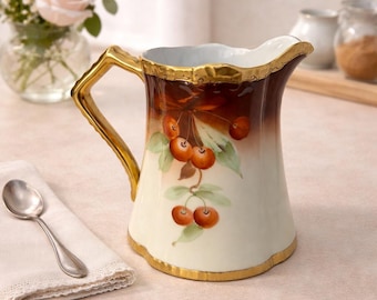 Jarra antigua de cerezas Pickard, pintada a mano, 18 cm, dorada a mano en oro grueso de 22 k, Chicago Studio c. 1905-1925, Limoges Blank, motivo de fruta rara.