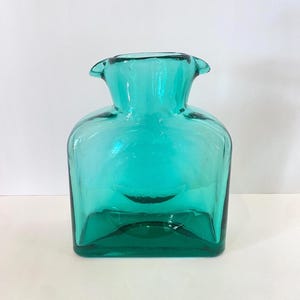 Jarra de agua vintage de vidrio Blenko / Vidrio moderno de mediados de siglo en verde azulado / Jarrón Blenko soplado a mano / Decoración del hogar MCM