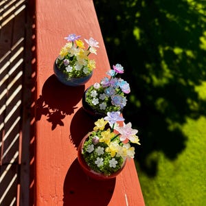 Handgemachte Perlen Glasblumen & Pilzfeengarten im Keramiktopf | Cottagecore Blumendekor | Geschenk für Pflanzenliebhaber