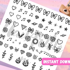 Peut inclure: Feuille d'autocollants pour nail art avec divers motifs noirs, dont des nœuds, des cœurs, des notes de musique, des diamants, des étoiles, des roses et des flammes. Le texte "INSTANT DOWNLOAD" est dans un rectangle rose.