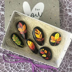 Handbemalter botanischer Steinsatz, Gartendekor, Feengartenakzent, Naturgeschenk