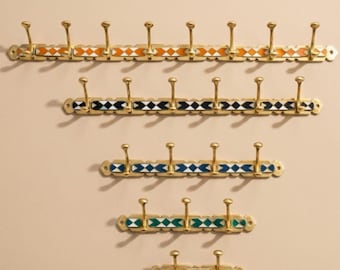 Gran perchero de pared marroquí de latón hecho a mano – Perchero decorativo con diseño geométrico – Organizador de entrada