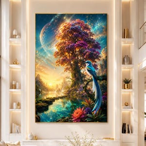 Puede incluir: Un gran cuadro rectangular de pared que muestra un paisaje fantástico vibrante con un árbol central, un pájaro azul de cola larga posado en una rama, un planeta brillante en el cielo, un lago tranquilo y una flor naranja en primer plano.