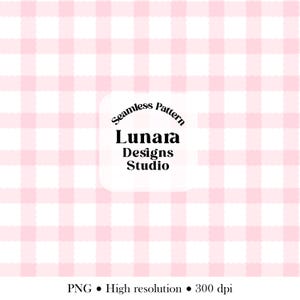 Peut inclure: Un motif sans couture présentant un design à carreaux vichy rose clair et blanc. Au centre, un carré blanc aux coins arrondis contient le texte noir Seamless Pattern Lunara Designs Studio. Sous le motif, le texte PNG High resolution 300 dpi.
