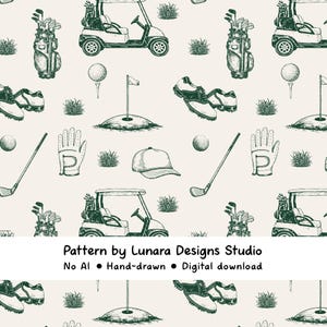 Może przedstawiać: Powtarzający się wzór z ilustracjami o tematyce golfowej w odcieniach zieleni na kremowym tle. Projekt zawiera wózki golfowe, torby golfowe, piłki golfowe, buty golfowe, rękawice, czapki i kije golfowe. Zawiera również tekst "Pattern by Lunara Designs Studio".