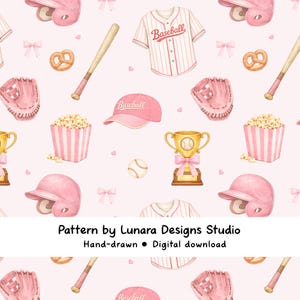 Peut inclure: Motif répété d'équipements et de collations de baseball roses sur fond rose clair. Le motif comprend un maillot de baseball, une casquette, un casque, un gant, une batte, du pop-corn, des bretzels, un trophée et une balle de baseball. Le mot "Baseball" est sur le maillot et la casquette.
