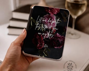 公式ライセンス取得済み ルーサー・コルボワ「Taste of You」引用句入りKindleケース、ペン・コール著『Spark of the Everflame』、Kindred Curseシリーズ