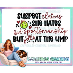 Puede incluir: Un diseño digital con el texto "Suspect claims she hates bad sportsmanship BUT yells at the UMP." El diseño incluye un gráfico de softbol y está enmarcado con un borde turquesa y rosa. Una mujer está sentada en una silla con un gato.