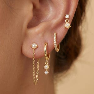 Ensemble de boucles d'oreilles Huggie en or 18 carats, créoles en ZC, bijoux de cartilage empilables délicats, cadeau pour elle