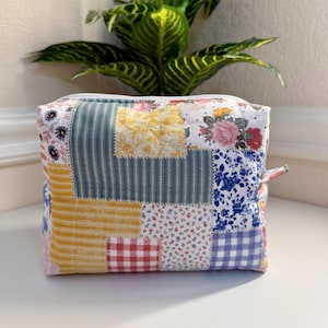 Patchwork Garden Quilted Makeup Bag