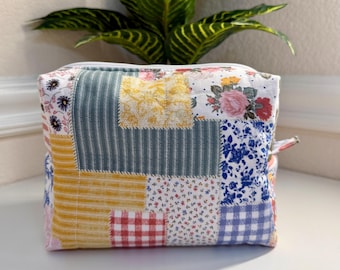 Patchwork Garden Quilted Makeup Bag