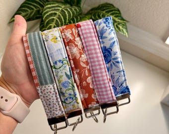Keychain Wristlet / Cute lanyard / Loop Keychain / Wristlet / Coin Bag / Keychain Wallet